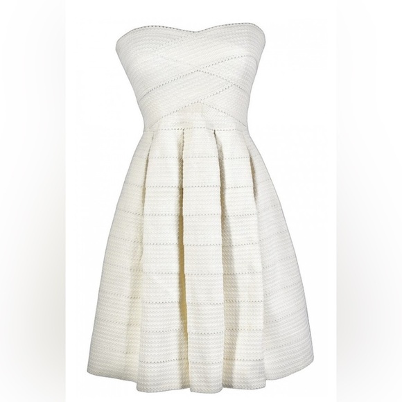 Woman's Honey Punch Ivory Strapless Pleated Textured Dress. Size M - Picture 1 of 7
